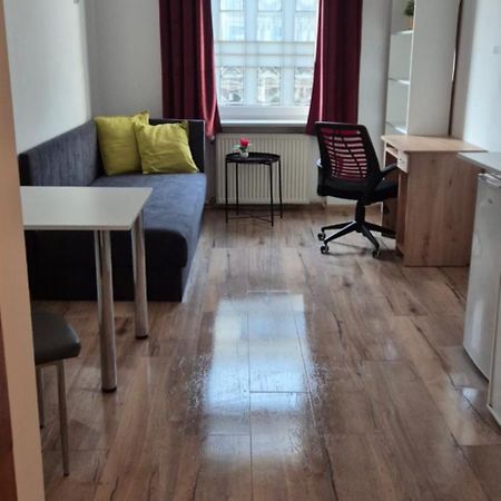 Hostel Tulip - Pokoj Jednoosobowy Nr 1 Ze Wspolna Lazienka I Kuchnia Щецин Экстерьер фото