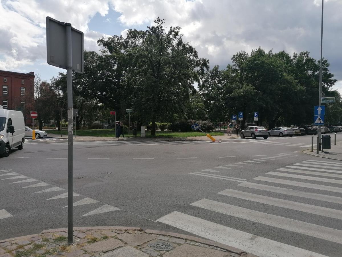 Hostel Tulip - Pokoj Jednoosobowy Nr 1 Ze Wspolna Lazienka I Kuchnia Щецин Экстерьер фото